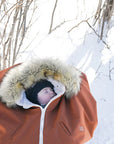Gustine Housse et Poncho 3 en 1 pour le siège d'auto et porte-bébé En sortie Gustine baby carrier Pecan