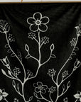 Mini Tipi Couverture tout-aller écoresponsable - Fleurs autochtones noir et blanc Woodland Florals Accessoires Mini Tipi