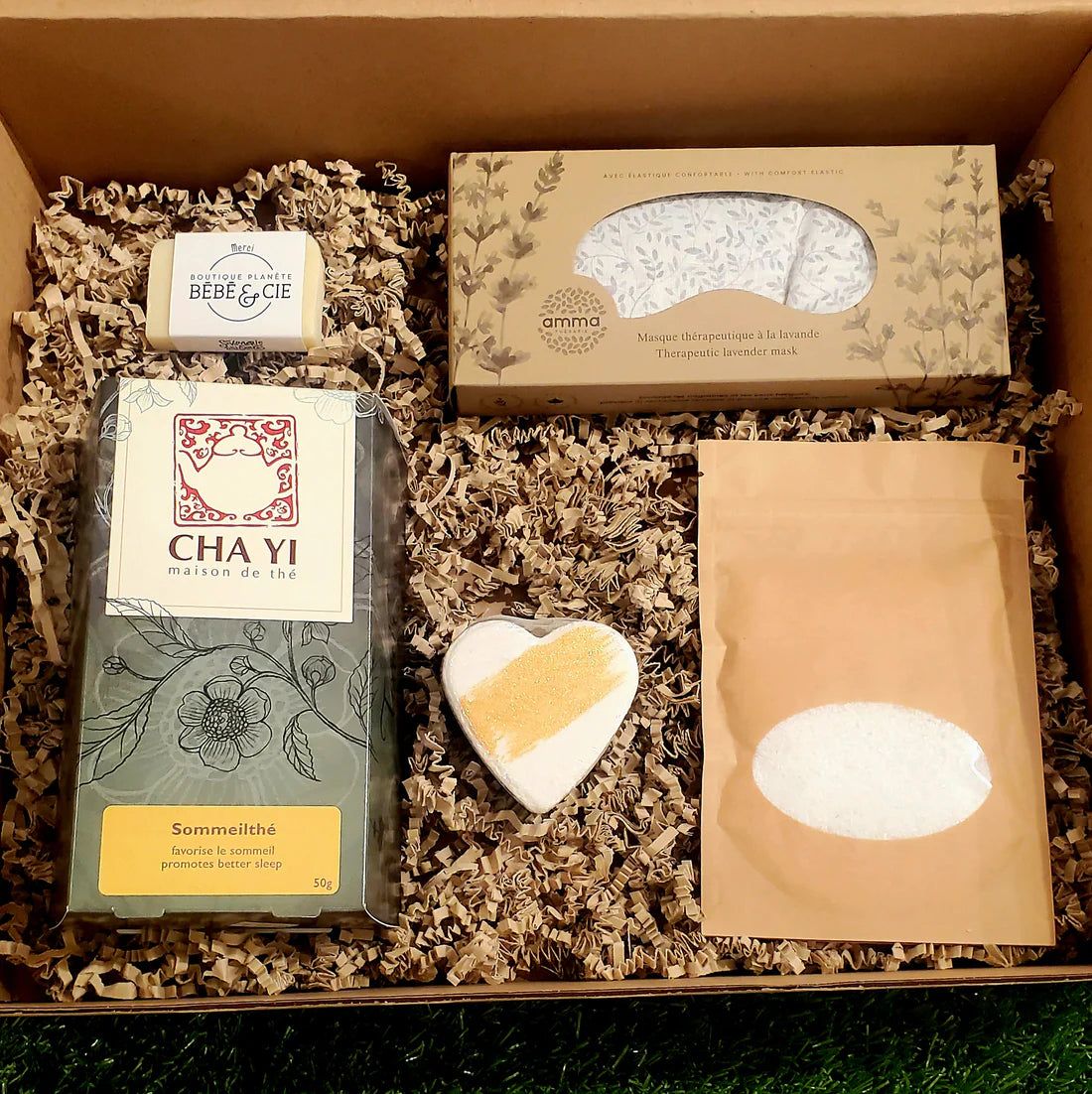 Coffret cadeau personnalisé de la Boutique Planète Bébé Accessoires Être par La Boutique Planète Bébé et Cie.