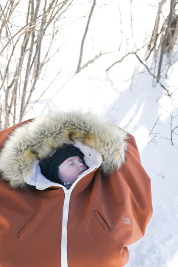 Gustine Housse et Poncho 3 en 1 pour le siège d&#39;auto et porte-bébé En sortie Gustine baby carrier Pecan