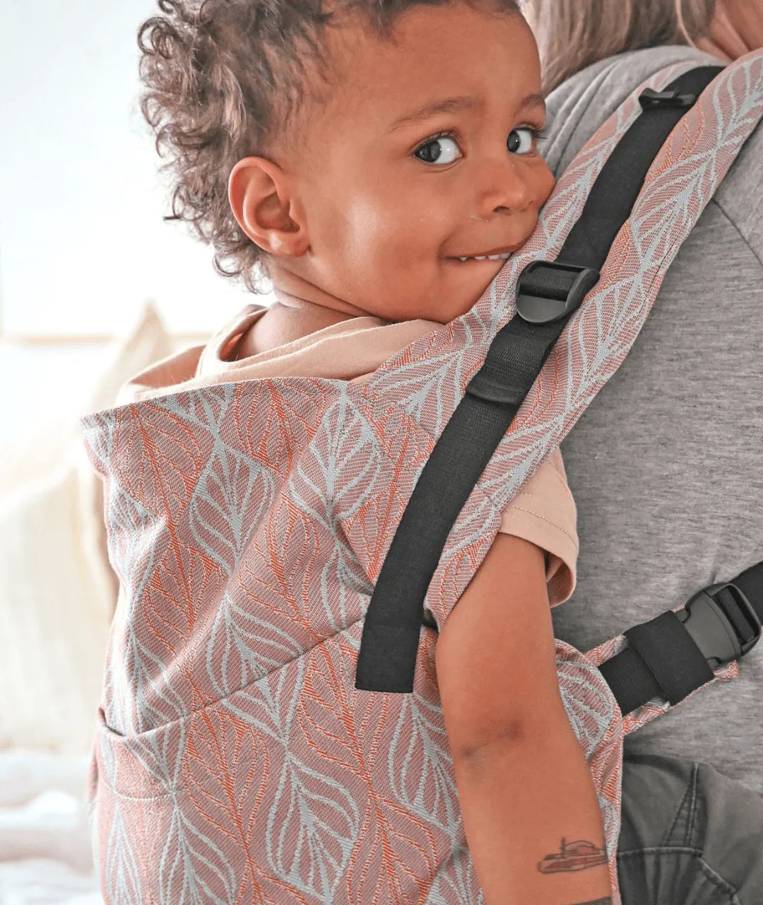 Ghustine Gustine Preformed Baby Carrier – Nos Saisons Boutique &Co par la ...