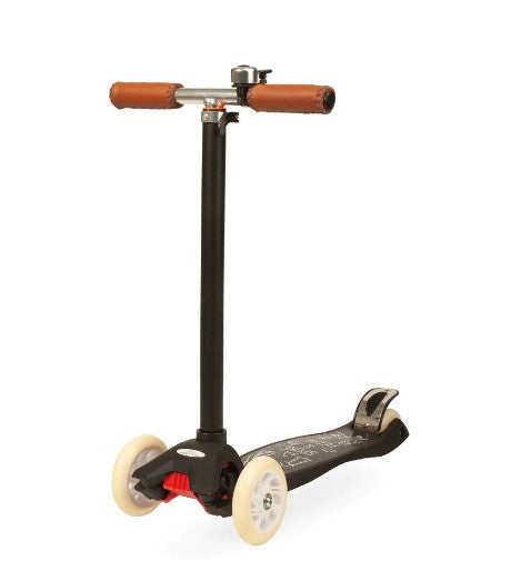 Spoke &amp; pedal 3-wheel scooter