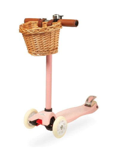 Spoke &amp; pedal 3-wheel scooter
