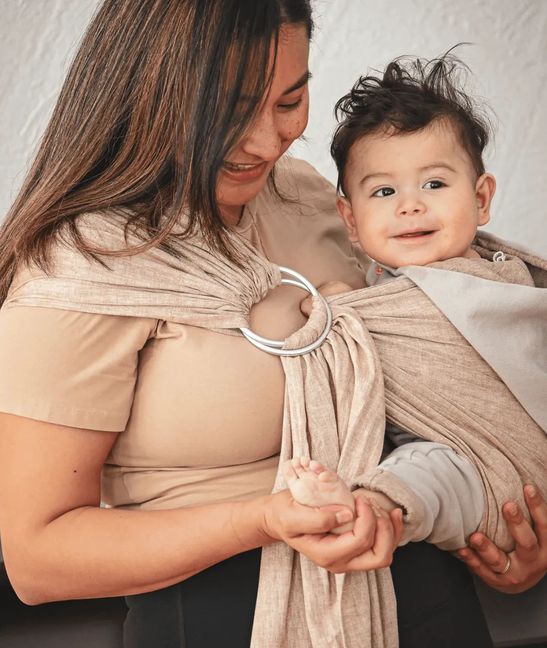 Gustine Écharpe à anneaux Ring sling Portage Gustine baby carrier Cappucino