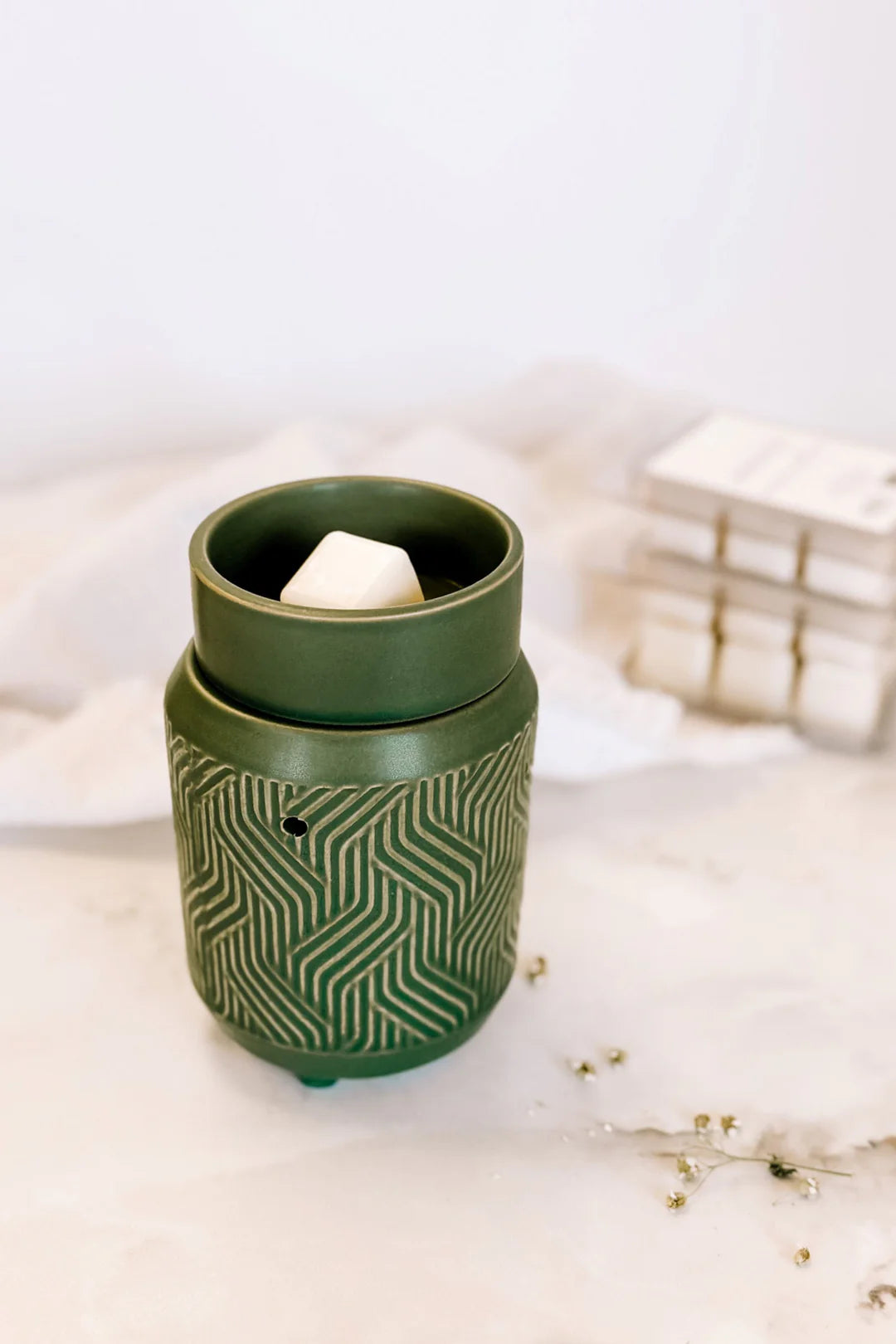 Marée Chandelles Diffuseur électrique de table pour pastilles de cire de soya - Jade Maison Marée Chandelles