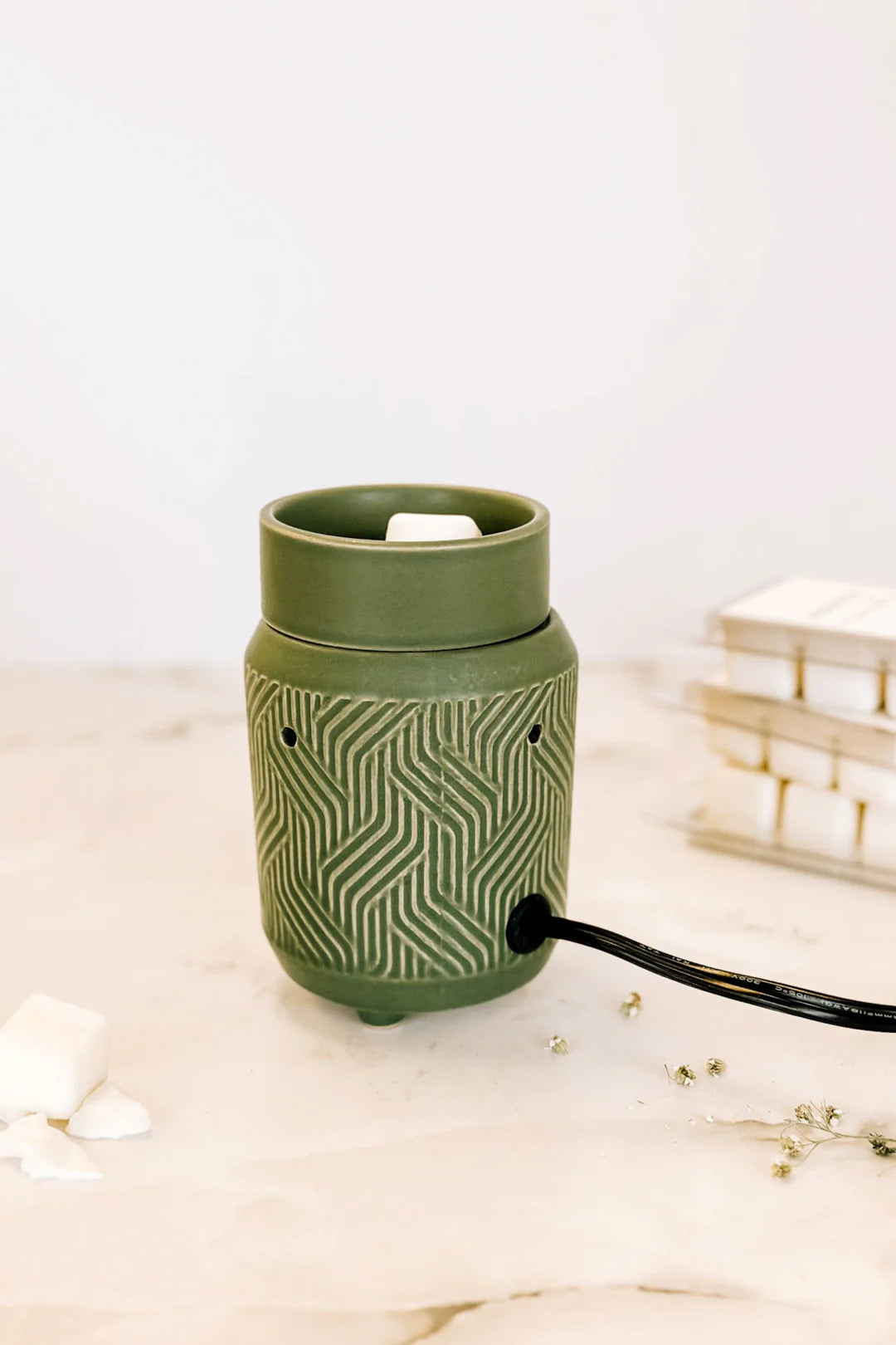 Marée Chandelles Diffuseur électrique de table pour pastilles de cire de soya - Jade Maison Marée Chandelles