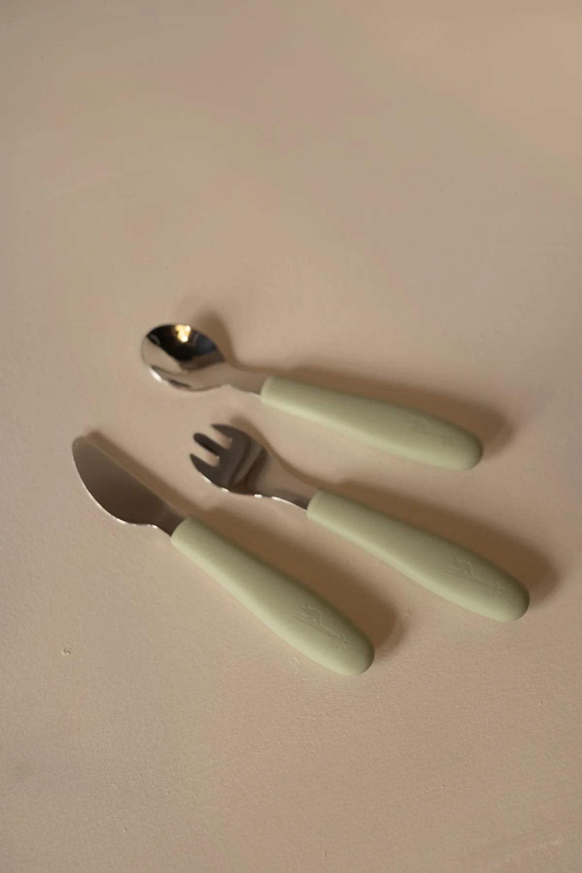 Micasso & Co Ensemble de cuillère, fourchette et couteau en silicone et métal Alimentation Micasso & Co Vert tendre