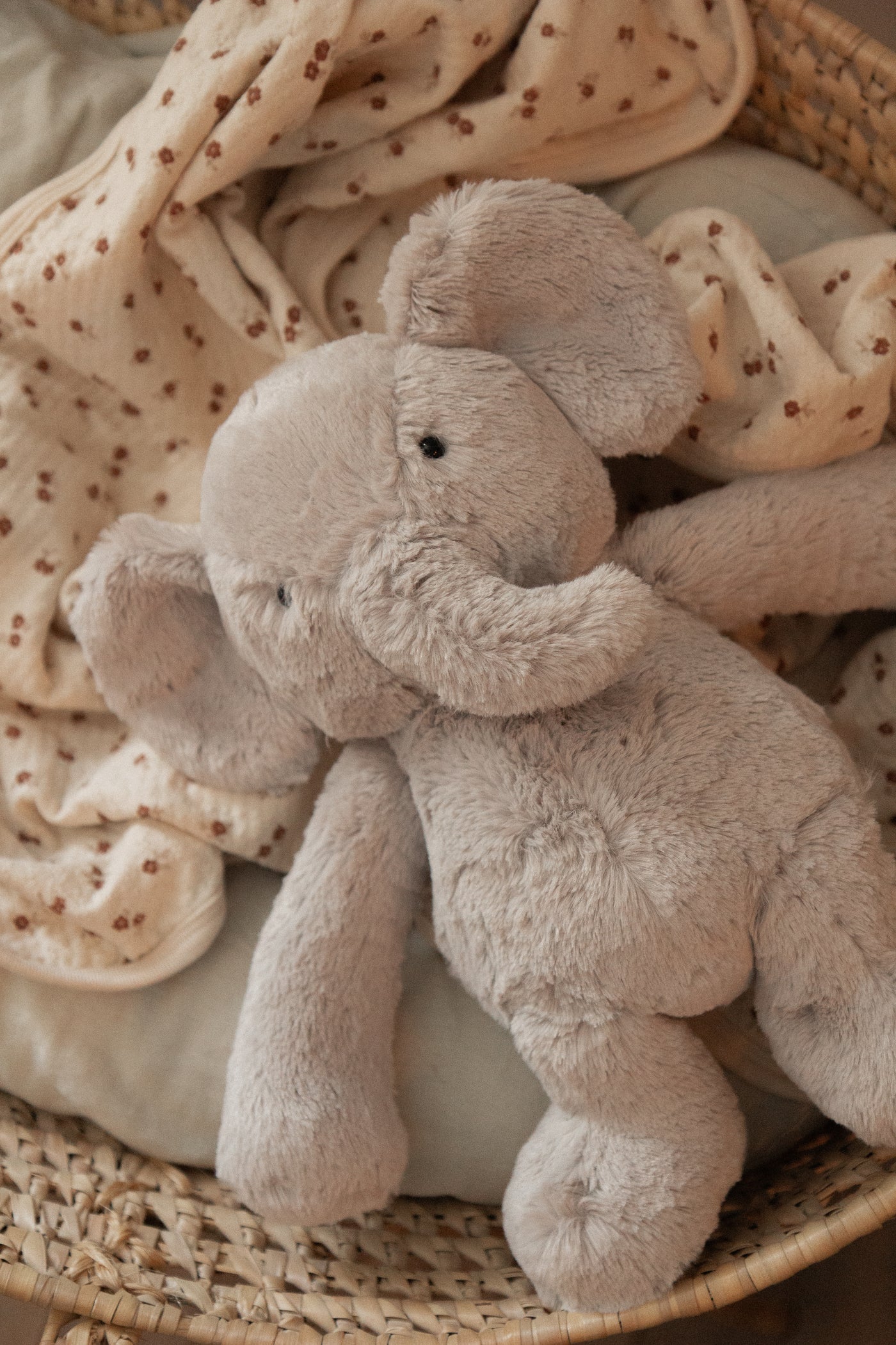 Snuggle Bunnies Peluche Olive l'éléphant gris Snuggle Bunnies