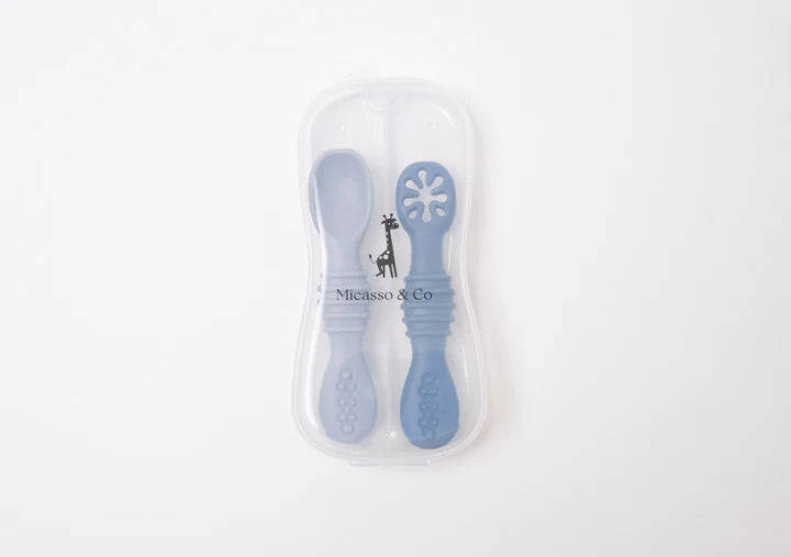 Micasso & Co Les cuillères d'apprentissage en silicone pour bébé Alimentation Micasso & Co Bleu  