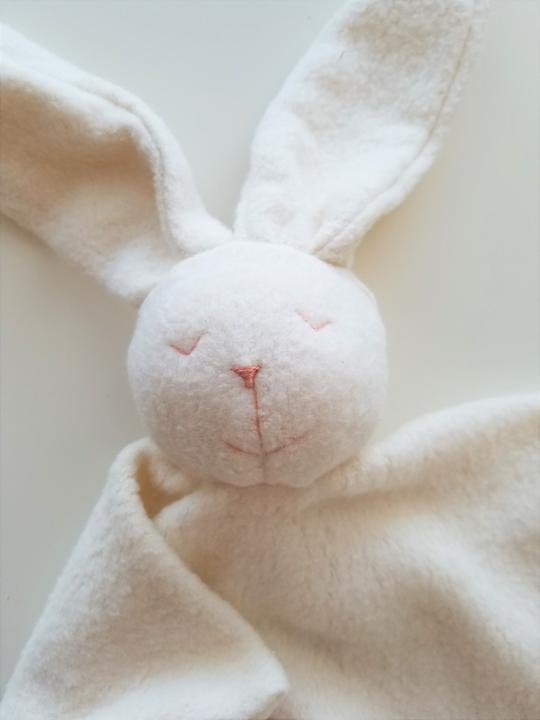 Papoum papoum Lapin doudou en Coton Biologique Dodo Papoum Papoum Lapin broderie rose  